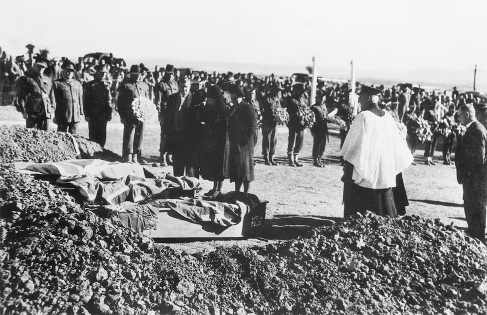 Burial of Australian soldiers killed during breakout of Japanese prisoners at B Camp. Australian War Memorial, 044119 (From the book under review)